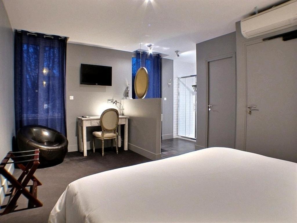 Hotel 19'Cent Ле-Крезо Номер фото