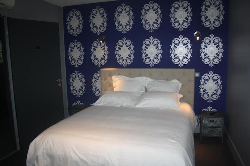 Hotel 19'Cent Ле-Крезо Номер фото